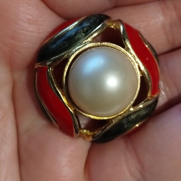 Vintage Gold Tone Red Green Faux Pearl Non-Pierced Clip-On Earrings - Picture 5 of 5